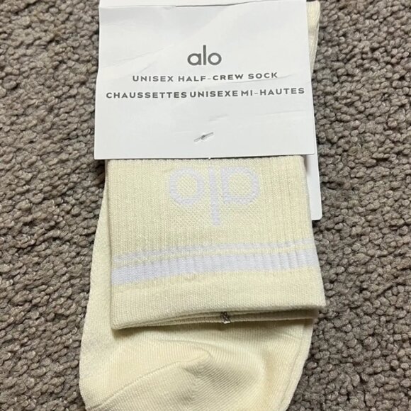 ALO Yoga Throwback Unisex Half Crew Socks Medium 7-10 - Picture 1 of 1